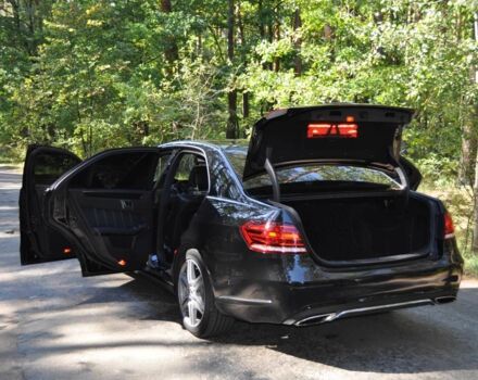 Черный Мерседес 220, объемом двигателя 2.1 л и пробегом 211 тыс. км за 19999 $, фото 9 на Automoto.ua