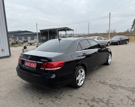 Черный Мерседес 220, объемом двигателя 0 л и пробегом 350 тыс. км за 17500 $, фото 2 на Automoto.ua