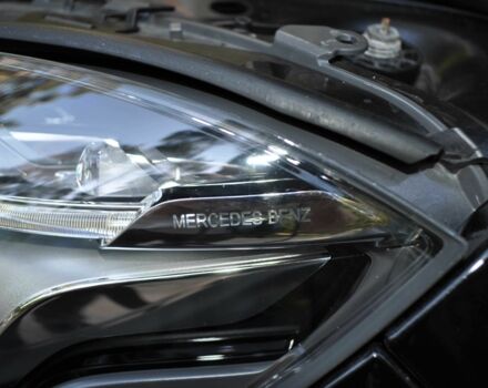 Черный Мерседес 220, объемом двигателя 2.1 л и пробегом 211 тыс. км за 19999 $, фото 17 на Automoto.ua