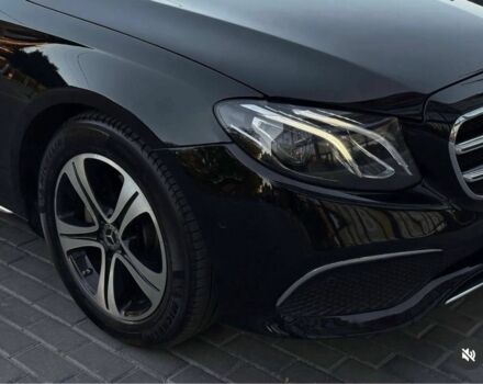 Чорний Мерседес 220, об'ємом двигуна 2 л та пробігом 94 тис. км за 32000 $, фото 3 на Automoto.ua