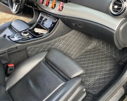 Черный Мерседес 220, объемом двигателя 2 л и пробегом 370 тыс. км за 22500 $, фото 15 на Automoto.ua