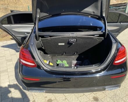 Черный Мерседес 220, объемом двигателя 2 л и пробегом 370 тыс. км за 22500 $, фото 4 на Automoto.ua