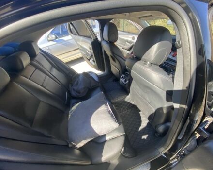 Черный Мерседес 220, объемом двигателя 2 л и пробегом 370 тыс. км за 22500 $, фото 12 на Automoto.ua