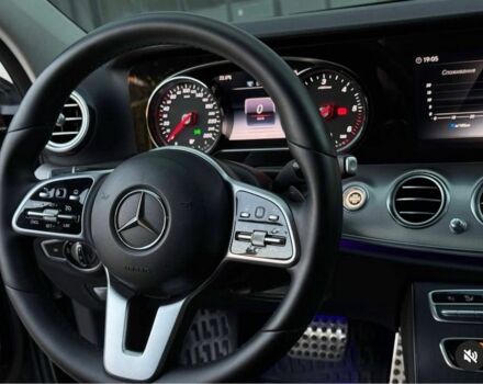 Чорний Мерседес 220, об'ємом двигуна 2 л та пробігом 94 тис. км за 32000 $, фото 5 на Automoto.ua