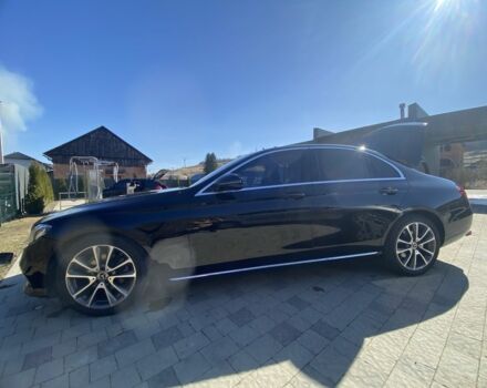 Черный Мерседес 220, объемом двигателя 2 л и пробегом 370 тыс. км за 22500 $, фото 2 на Automoto.ua