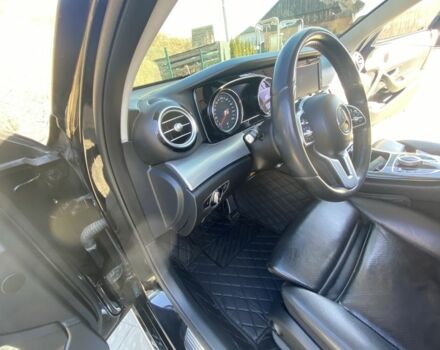 Черный Мерседес 220, объемом двигателя 2 л и пробегом 370 тыс. км за 22500 $, фото 7 на Automoto.ua