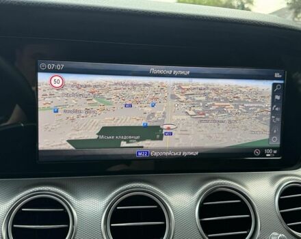 Чорний Мерседес 220, об'ємом двигуна 2 л та пробігом 94 тис. км за 32000 $, фото 7 на Automoto.ua