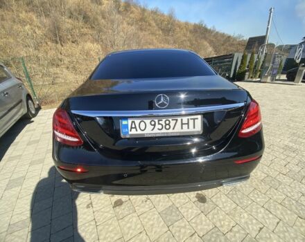 Черный Мерседес 220, объемом двигателя 2 л и пробегом 370 тыс. км за 22500 $, фото 3 на Automoto.ua