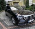 Чорний Мерседес 220, об'ємом двигуна 2 л та пробігом 255 тис. км за 33503 $, фото 1 на Automoto.ua