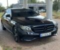 Чорний Мерседес 220, об'ємом двигуна 2 л та пробігом 214 тис. км за 26657 $, фото 1 на Automoto.ua