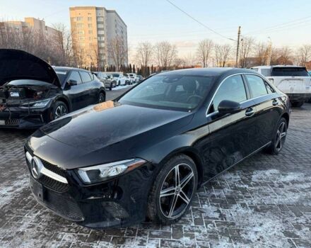 Черный Мерседес 220, объемом двигателя 2 л и пробегом 34 тыс. км за 11800 $, фото 1 на Automoto.ua