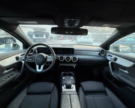 Черный Мерседес 220, объемом двигателя 2 л и пробегом 34 тыс. км за 11800 $, фото 6 на Automoto.ua