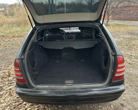 Черный Мерседес 220, объемом двигателя 2.2 л и пробегом 231 тыс. км за 2700 $, фото 7 на Automoto.ua