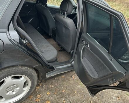 Черный Мерседес 220, объемом двигателя 2.2 л и пробегом 231 тыс. км за 2700 $, фото 9 на Automoto.ua