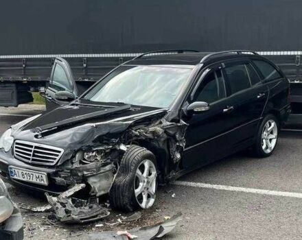 Черный Мерседес 220, объемом двигателя 2.1 л и пробегом 3 тыс. км за 3500 $, фото 1 на Automoto.ua