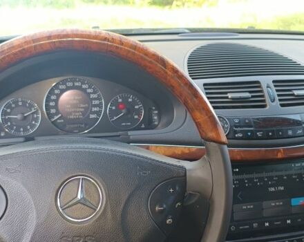 Черный Мерседес 220, объемом двигателя 2 л и пробегом 332 тыс. км за 3300 $, фото 5 на Automoto.ua