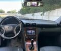 Чорний Мерседес 220, об'ємом двигуна 2 л та пробігом 240 тис. км за 3500 $, фото 4 на Automoto.ua