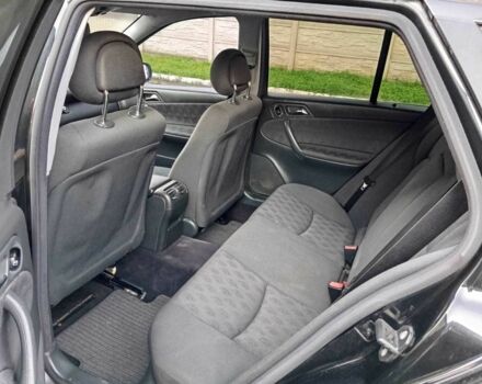 Черный Мерседес 220, объемом двигателя 2.1 л и пробегом 352 тыс. км за 6000 $, фото 9 на Automoto.ua