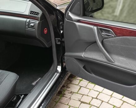 Чорний Мерседес 220, об'ємом двигуна 2.1 л та пробігом 417 тис. км за 6500 $, фото 14 на Automoto.ua