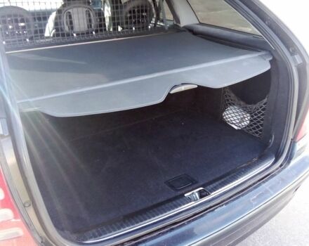 Черный Мерседес 220, объемом двигателя 2.1 л и пробегом 341 тыс. км за 5300 $, фото 5 на Automoto.ua