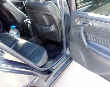 Черный Мерседес 220, объемом двигателя 2.1 л и пробегом 341 тыс. км за 5300 $, фото 6 на Automoto.ua