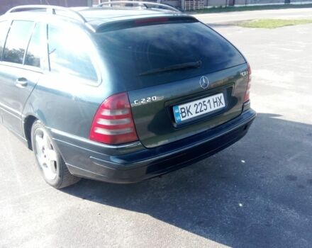 Черный Мерседес 220, объемом двигателя 2.1 л и пробегом 341 тыс. км за 5300 $, фото 4 на Automoto.ua