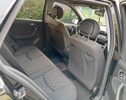 Черный Мерседес 220, объемом двигателя 2.1 л и пробегом 352 тыс. км за 6000 $, фото 2 на Automoto.ua