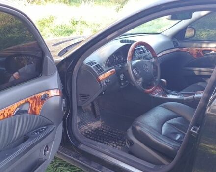 Черный Мерседес 220, объемом двигателя 2 л и пробегом 332 тыс. км за 3300 $, фото 6 на Automoto.ua