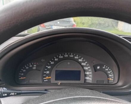 Черный Мерседес 220, объемом двигателя 2.1 л и пробегом 352 тыс. км за 6000 $, фото 6 на Automoto.ua