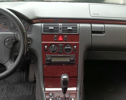 Чорний Мерседес 220, об'ємом двигуна 2.1 л та пробігом 417 тис. км за 6500 $, фото 6 на Automoto.ua