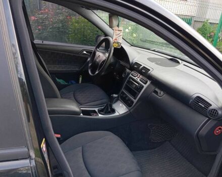 Черный Мерседес 220, объемом двигателя 2.1 л и пробегом 352 тыс. км за 6000 $, фото 4 на Automoto.ua