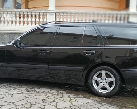 Чорний Мерседес 220, об'ємом двигуна 2.1 л та пробігом 417 тис. км за 6500 $, фото 2 на Automoto.ua