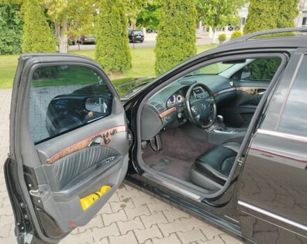 Черный Мерседес 220, объемом двигателя 2.1 л и пробегом 320 тыс. км за 5990 $, фото 19 на Automoto.ua