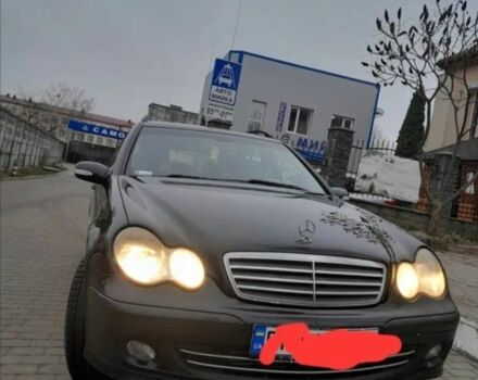 Чорний Мерседес 220, об'ємом двигуна 0 л та пробігом 298 тис. км за 2950 $, фото 1 на Automoto.ua