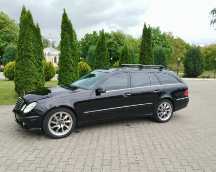Черный Мерседес 220, объемом двигателя 2.1 л и пробегом 320 тыс. км за 5990 $, фото 4 на Automoto.ua