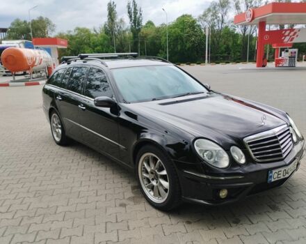 Черный Мерседес 220, объемом двигателя 2.1 л и пробегом 320 тыс. км за 5990 $, фото 1 на Automoto.ua