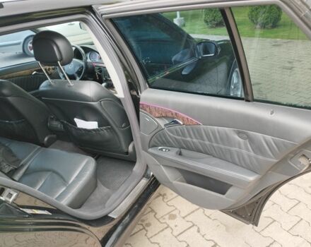 Черный Мерседес 220, объемом двигателя 2.1 л и пробегом 320 тыс. км за 5990 $, фото 15 на Automoto.ua