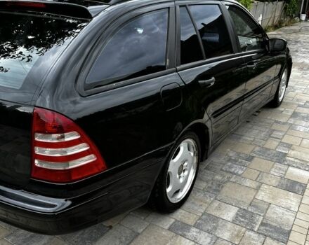 Черный Мерседес 220, объемом двигателя 2.1 л и пробегом 377 тыс. км за 5750 $, фото 4 на Automoto.ua