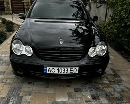 Черный Мерседес 220, объемом двигателя 2.1 л и пробегом 377 тыс. км за 5750 $, фото 7 на Automoto.ua