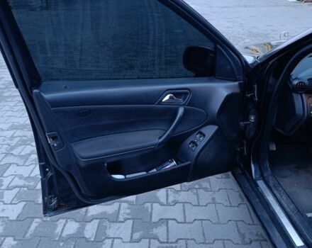 Черный Мерседес 220, объемом двигателя 2.1 л и пробегом 302 тыс. км за 3700 $, фото 9 на Automoto.ua