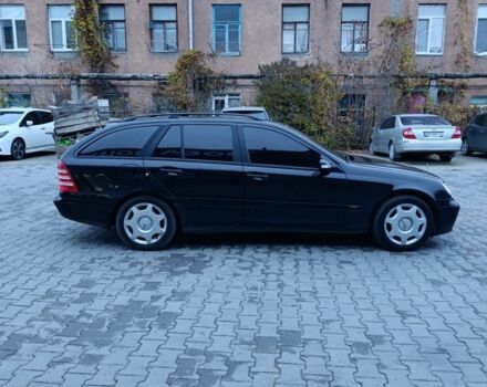 Черный Мерседес 220, объемом двигателя 2.1 л и пробегом 302 тыс. км за 3700 $, фото 2 на Automoto.ua