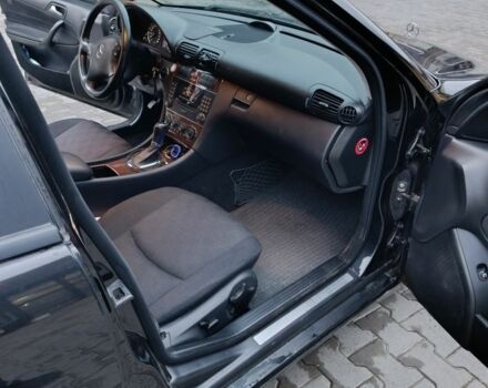 Черный Мерседес 220, объемом двигателя 2.1 л и пробегом 302 тыс. км за 3700 $, фото 13 на Automoto.ua