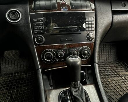 Черный Мерседес 220, объемом двигателя 2.1 л и пробегом 377 тыс. км за 5750 $, фото 11 на Automoto.ua