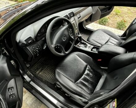 Черный Мерседес 220, объемом двигателя 2.1 л и пробегом 377 тыс. км за 5750 $, фото 9 на Automoto.ua