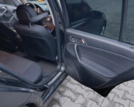 Черный Мерседес 220, объемом двигателя 2.1 л и пробегом 302 тыс. км за 3700 $, фото 12 на Automoto.ua
