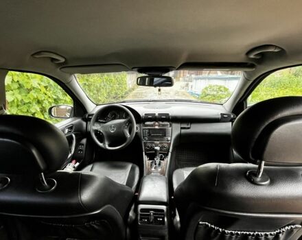 Черный Мерседес 220, объемом двигателя 2.1 л и пробегом 377 тыс. км за 5750 $, фото 6 на Automoto.ua