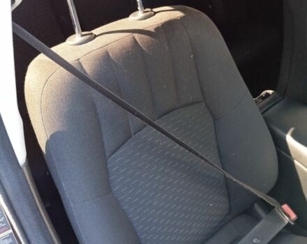 Черный Мерседес 220, объемом двигателя 2.1 л и пробегом 350 тыс. км за 6140 $, фото 6 на Automoto.ua