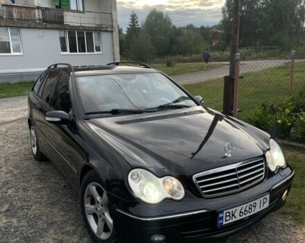 Черный Мерседес 220, объемом двигателя 2.1 л и пробегом 321 тыс. км за 6200 $, фото 3 на Automoto.ua