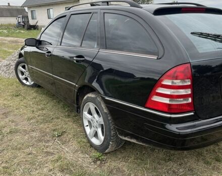 Черный Мерседес 220, объемом двигателя 2.1 л и пробегом 321 тыс. км за 6200 $, фото 2 на Automoto.ua