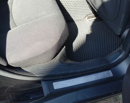 Черный Мерседес 220, объемом двигателя 2.1 л и пробегом 350 тыс. км за 6140 $, фото 4 на Automoto.ua